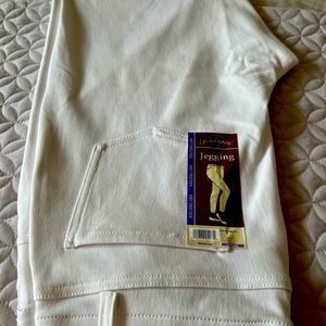 Brand new with tags Stretch Jegging